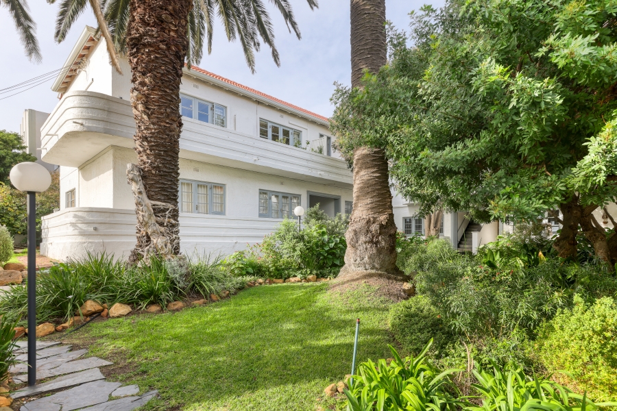 2 Bedroom Property for Sale in Vredehoek Western Cape